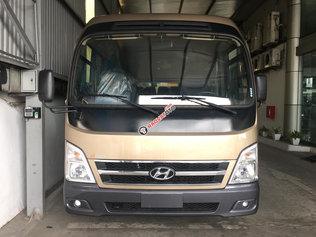 Xe khách Hyundai County Limousine thân dài nhập khẩu 29 chỗ-2