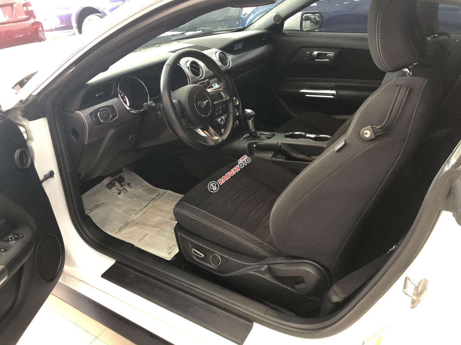 Cần bán xe Ford Mustang sản xuất 2017, màu trắng, nhập khẩu nguyên chiếc-8
