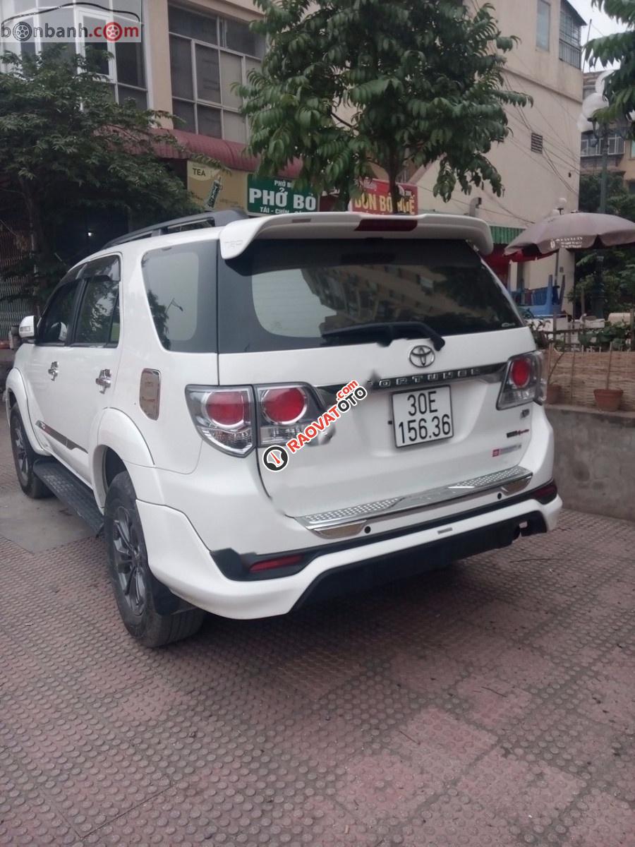 Cần bán Toyota Fortuner TRD Sportivo 4x2 AT đời 2015, màu trắng như mới giá cạnh tranh-2