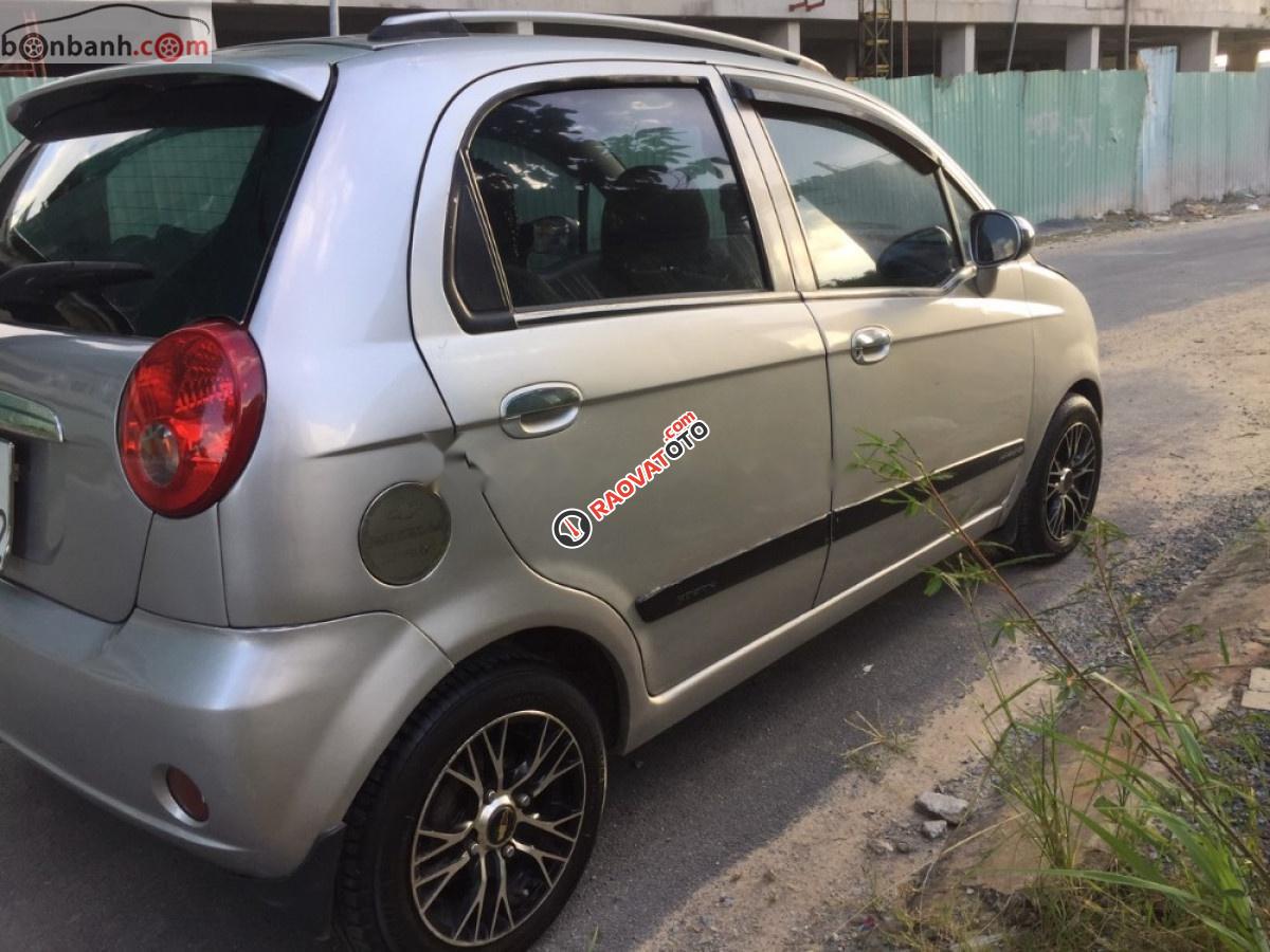 Cần bán xe Chevrolet Spark LT năm sản xuất 2010, màu bạc-3