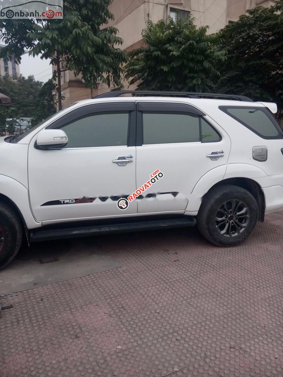 Cần bán Toyota Fortuner TRD Sportivo 4x2 AT đời 2015, màu trắng như mới giá cạnh tranh-3