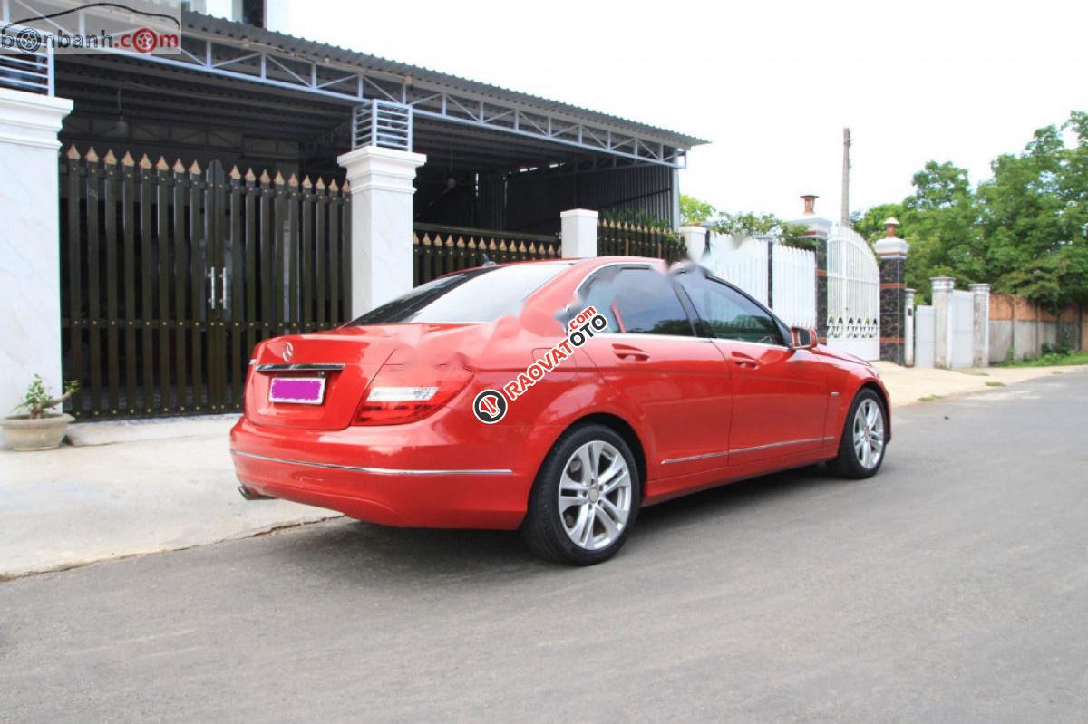 Bán Mercedes C200 năm sản xuất 2011, màu đỏ xe gia đình-7