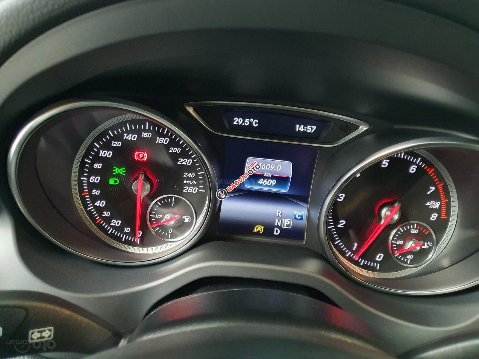 Bán xe Mercedes GLA250 2018, chạy lướt 4609 km giá cực rẻ-2