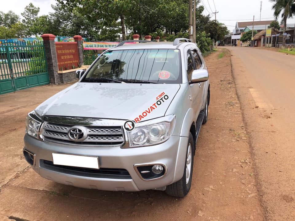 Bán Toyota Fortuner V năm sản xuất 2010, màu bạc như mới, giá chỉ 458 triệu-0
