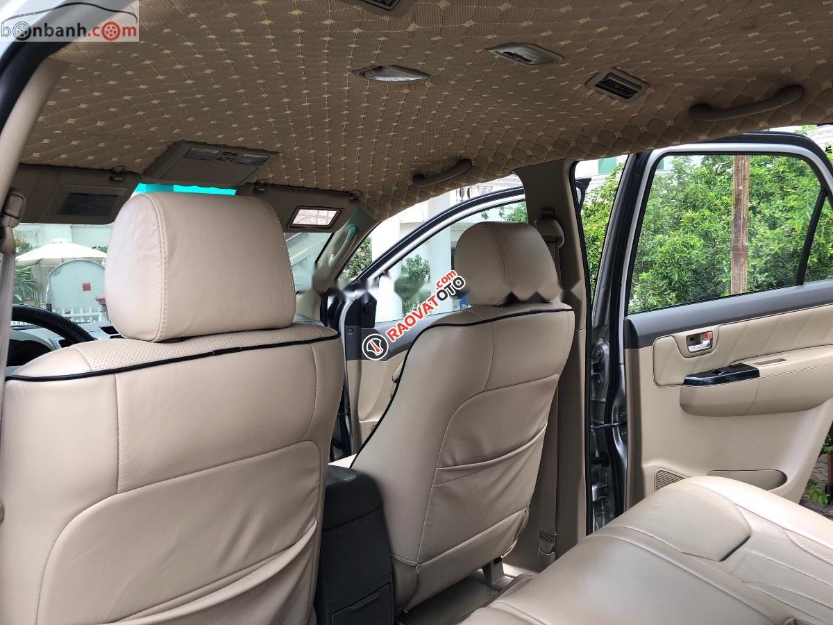 Cần bán lại xe Toyota Fortuner 2.7V 4x4 AT 2013, màu bạc-1
