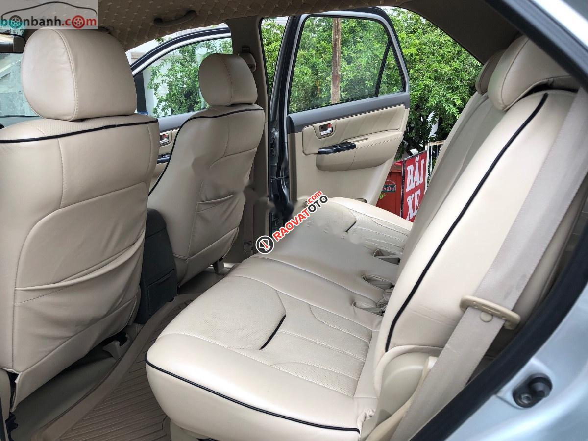 Cần bán lại xe Toyota Fortuner 2.7V 4x4 AT 2013, màu bạc-3