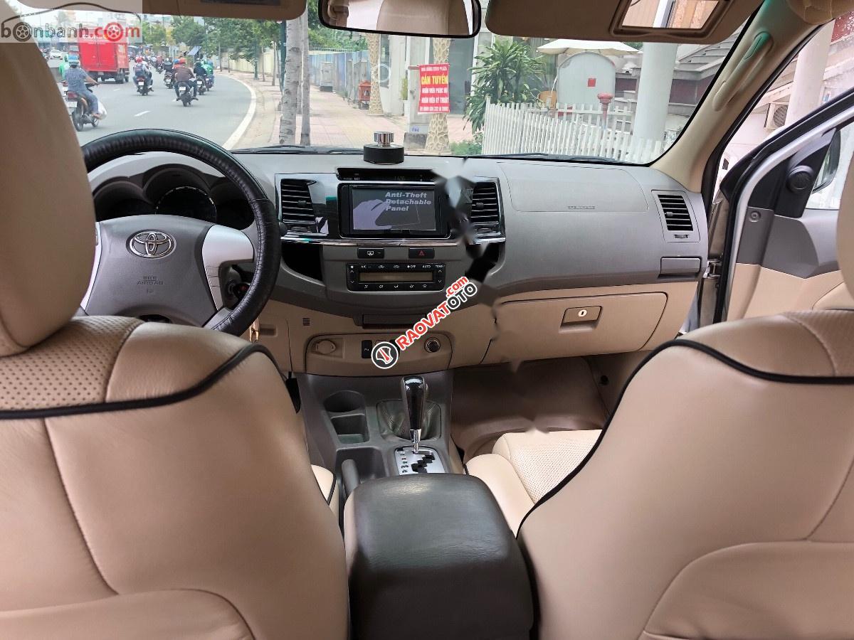Cần bán lại xe Toyota Fortuner 2.7V 4x4 AT 2013, màu bạc-4