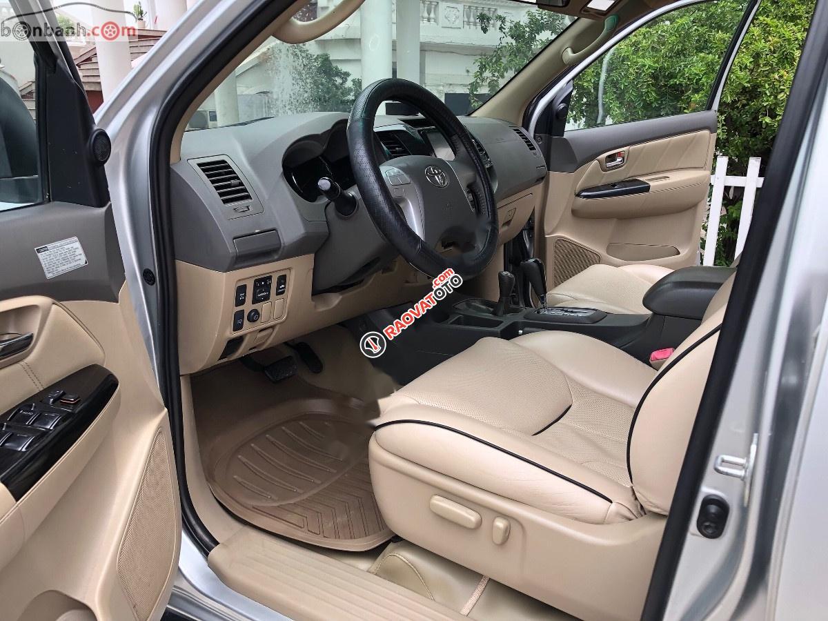 Cần bán lại xe Toyota Fortuner 2.7V 4x4 AT 2013, màu bạc-5