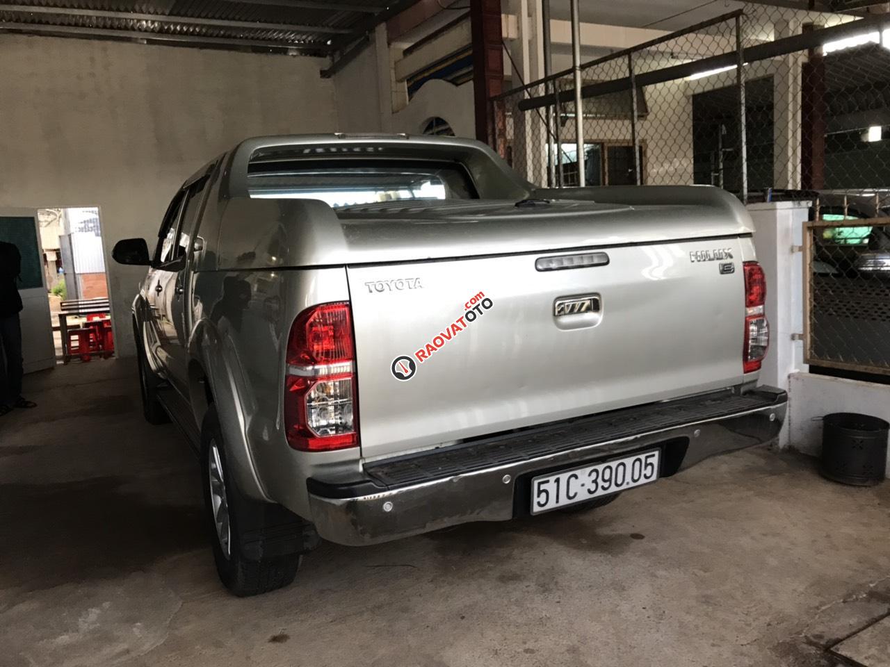 Bán Toyota Hilux E năm 2014, màu bạc, nhập khẩu, giá chỉ 450 triệu-2