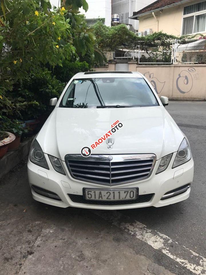 Gia đình bán Mercedes E250 2011, màu trắng-3