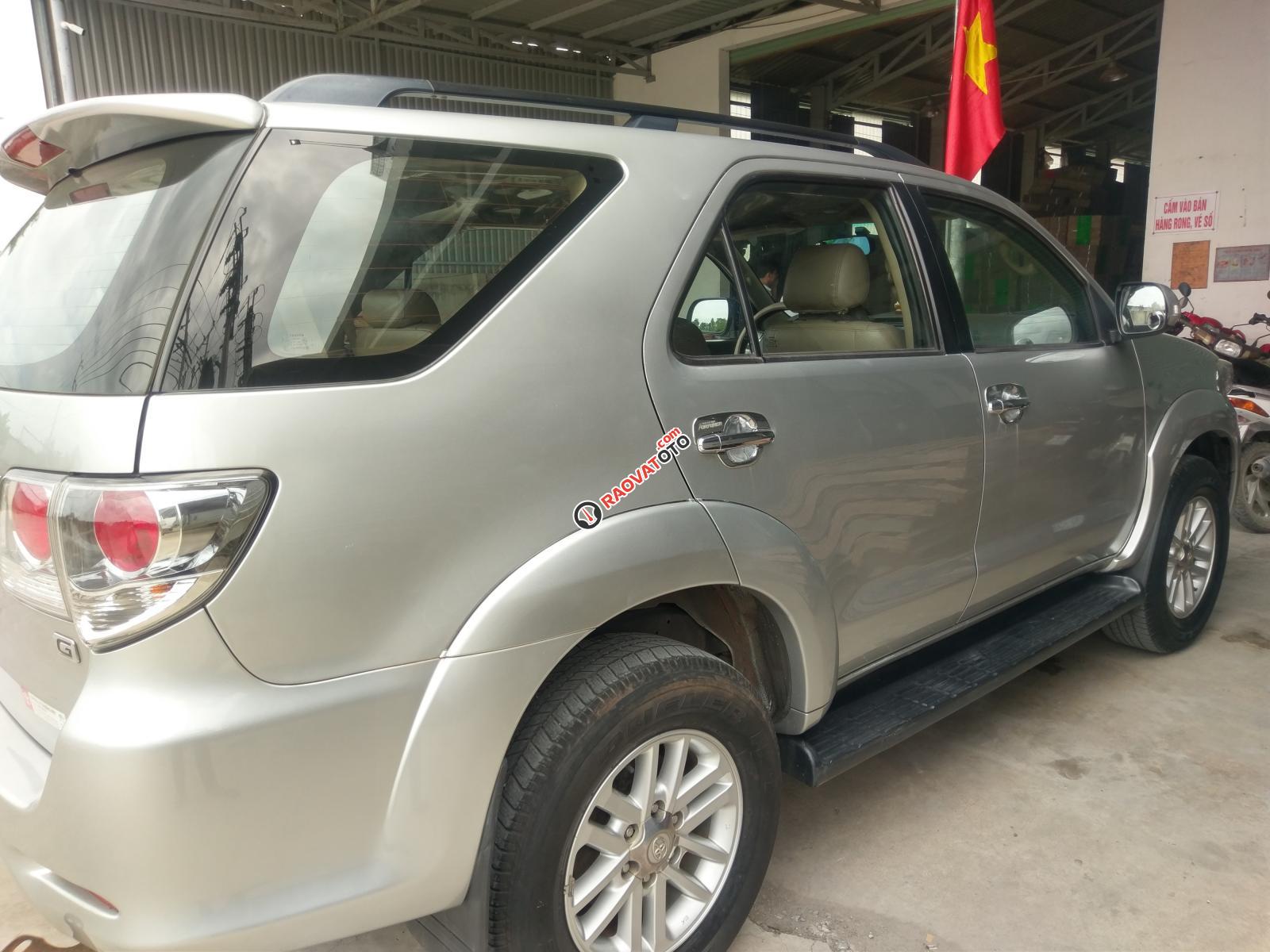 Bán xe Toyota Fortuner G đời 2014, màu bạc chính chủ giá cạnh tranh-0