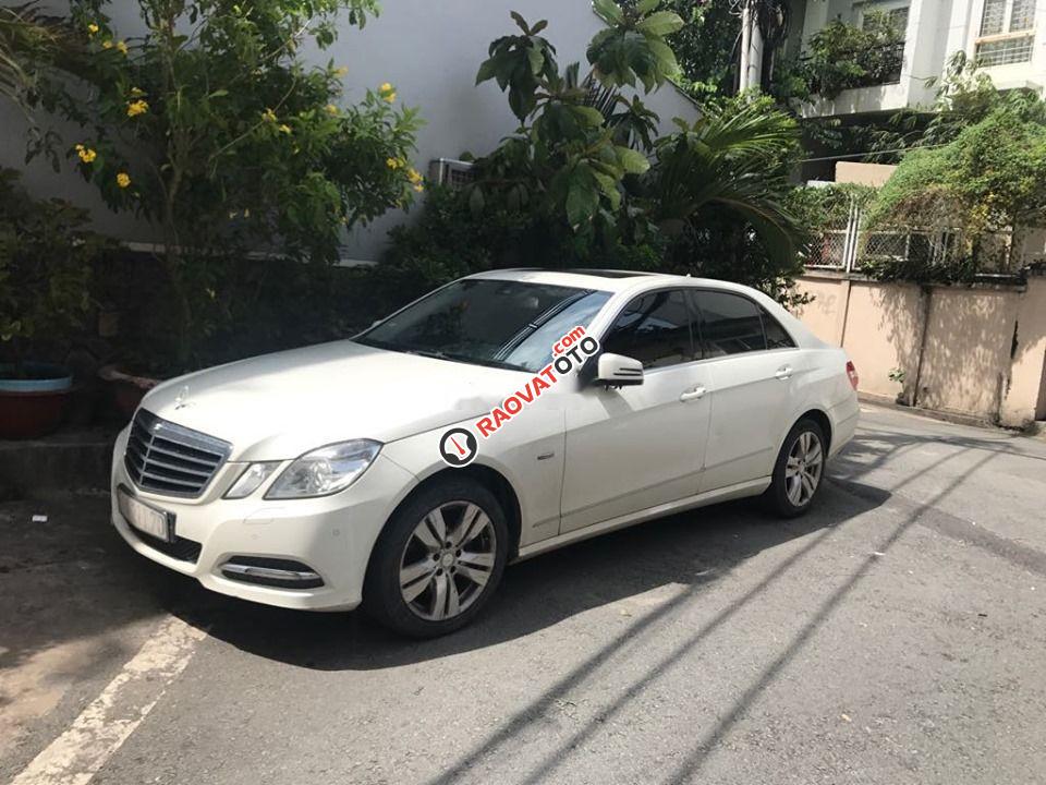 Gia đình bán Mercedes E250 2011, màu trắng-0