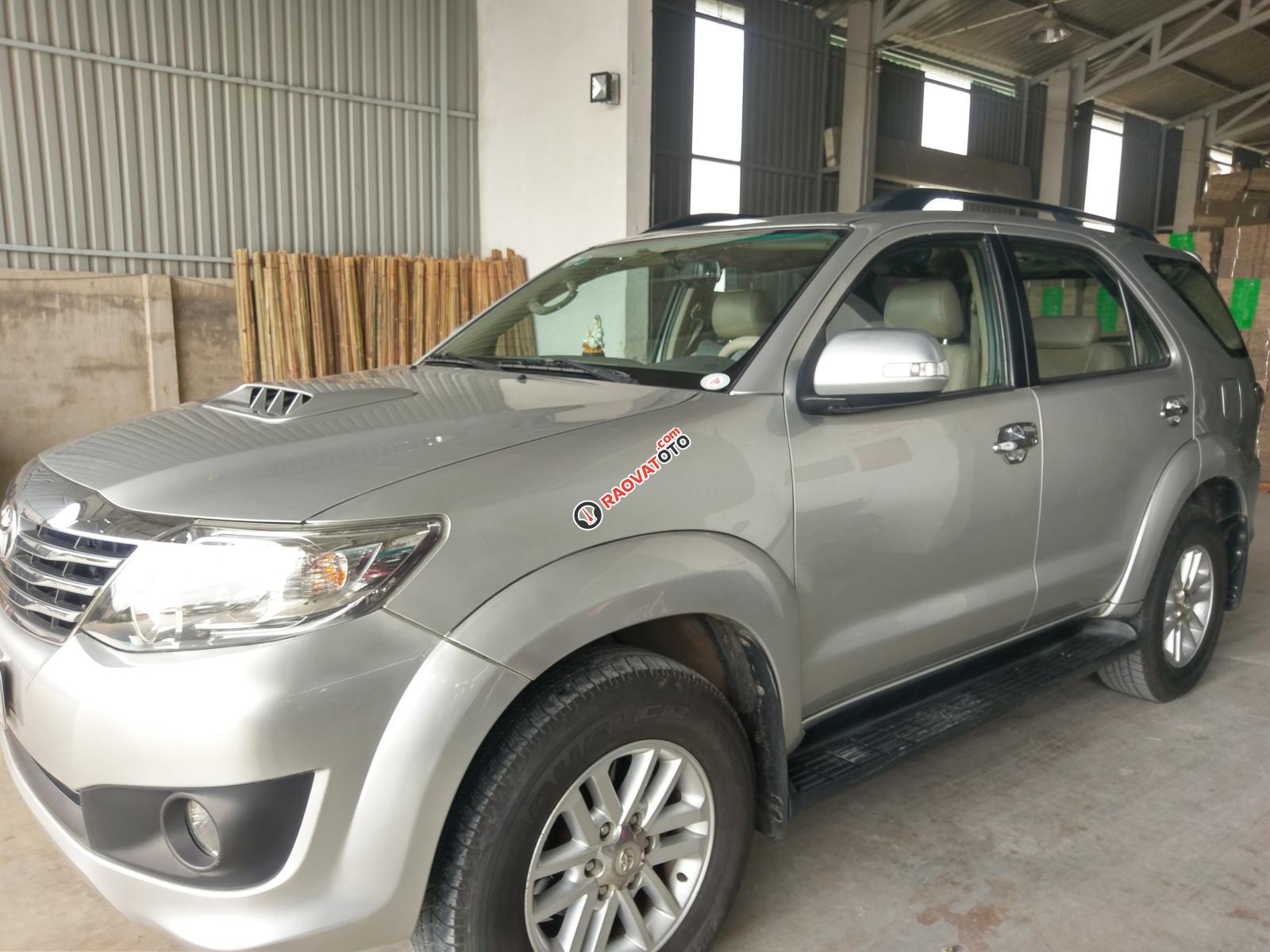 Bán xe Toyota Fortuner G đời 2014, màu bạc chính chủ giá cạnh tranh-4