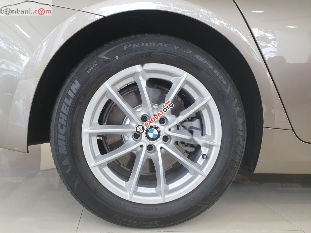 Bán BMW 5 Series 520i sản xuất năm 2019, màu xám, nhập khẩu nguyên chiếc-4