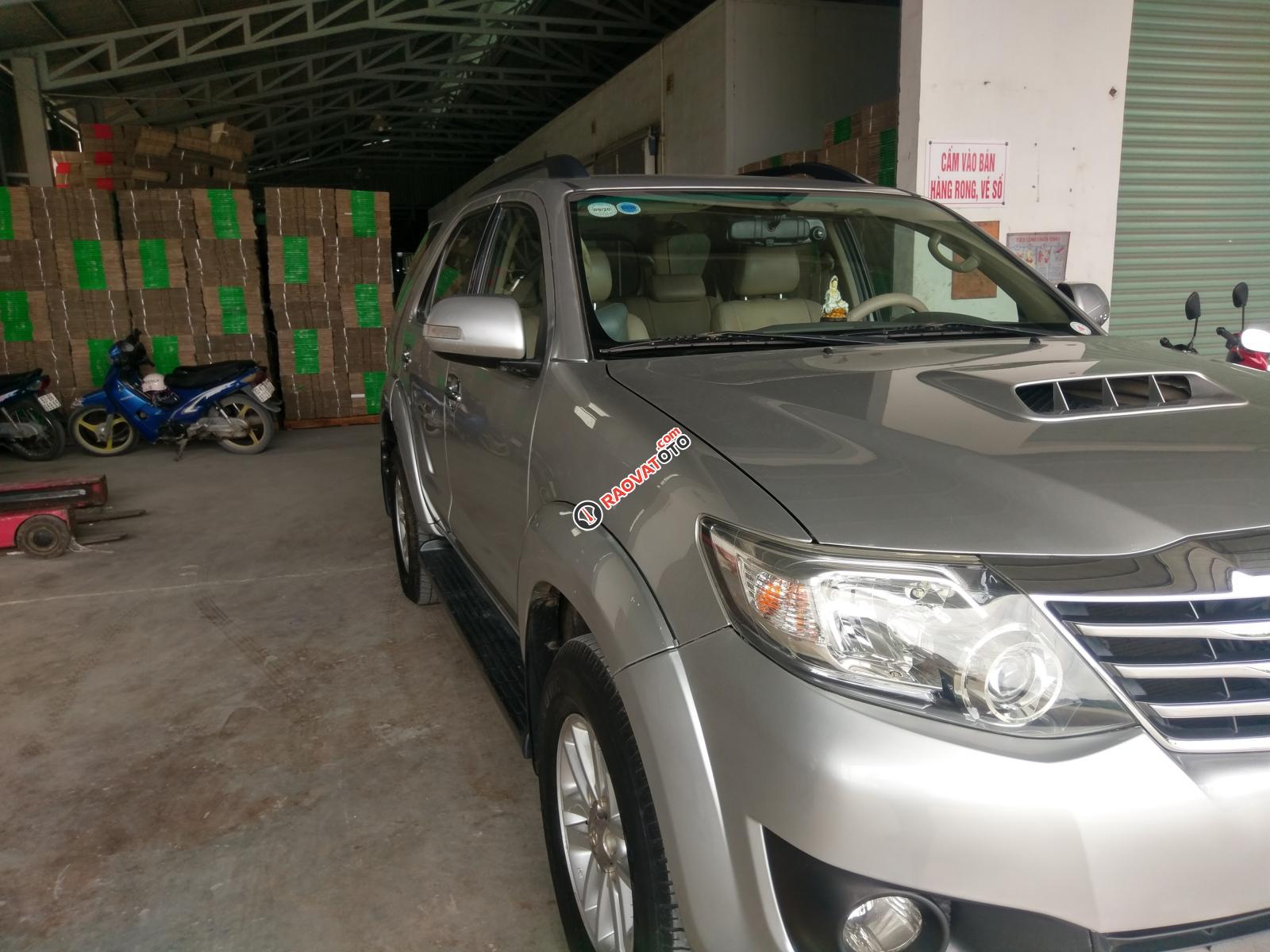 Bán xe Toyota Fortuner G đời 2014, màu bạc chính chủ giá cạnh tranh-5