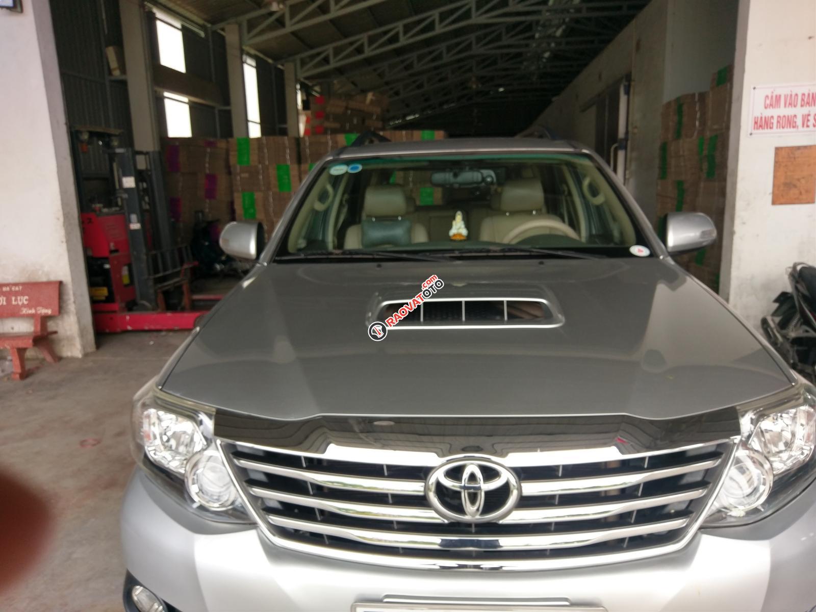 Bán xe Toyota Fortuner G đời 2014, màu bạc chính chủ giá cạnh tranh-3