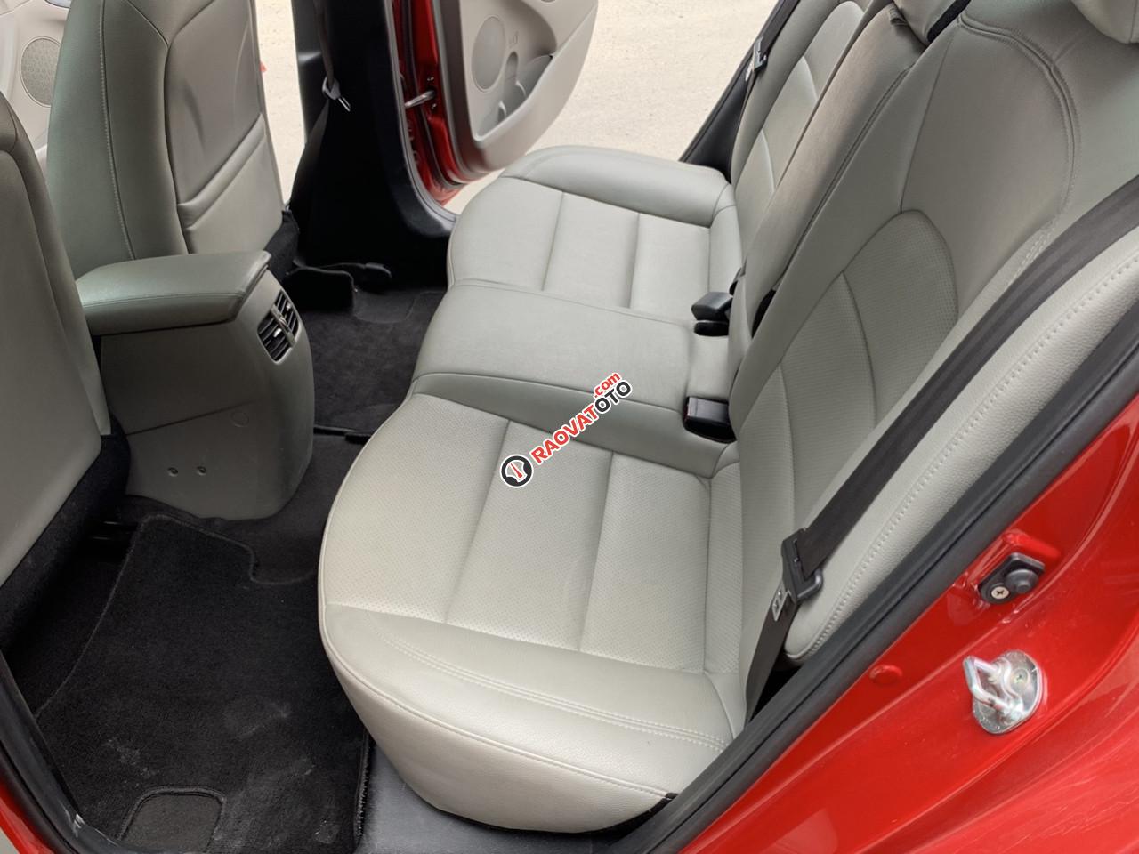 Hãng bán Kia K3 2.0 đỏ, đời 2015 form mới, biển Sài Gòn-6