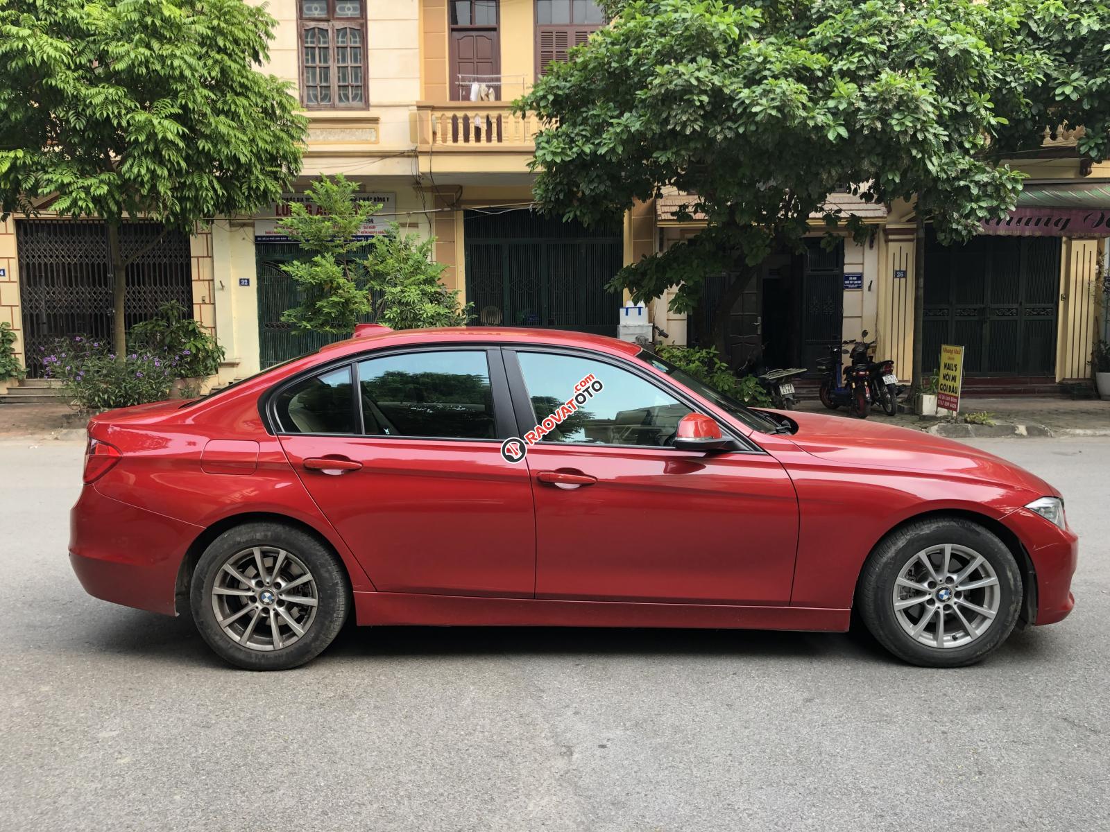 Chính chủ cần bán BMW 3 Series 320i đời 2012, màu đỏ, xe nhập liên hệ - 0989883329-4