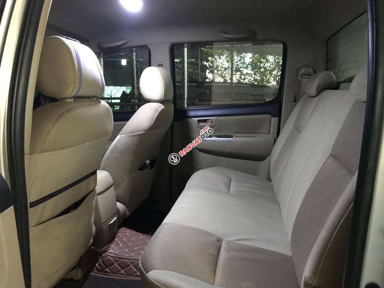 Bán Toyota Hilux E năm 2014, màu bạc, nhập khẩu, giá chỉ 450 triệu-1