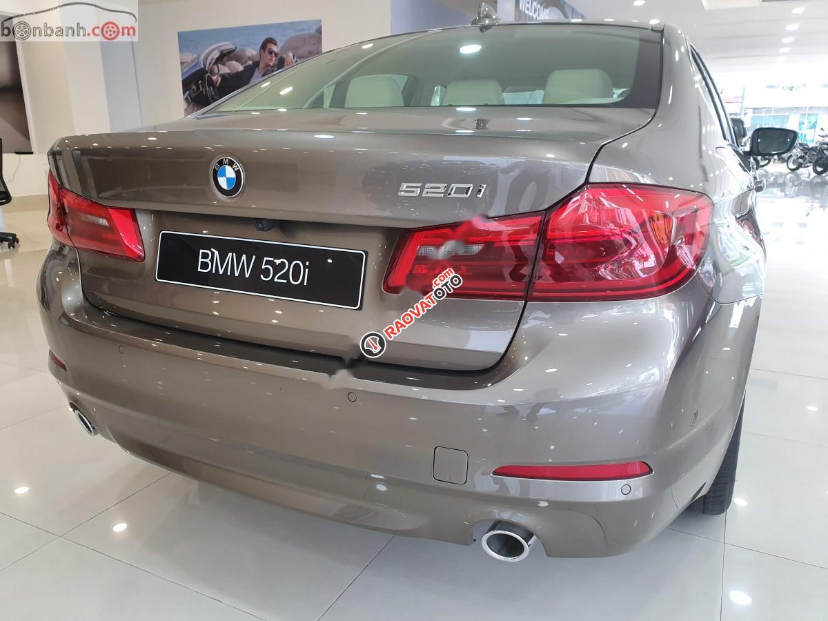 Bán BMW 5 Series 520i sản xuất năm 2019, màu xám, nhập khẩu nguyên chiếc-6