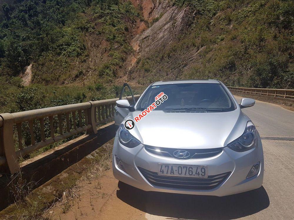 Bán Hyundai Elantra 1.8AT sản xuất năm 2013, màu bạc, xe nhập chính chủ, giá 565tr-4