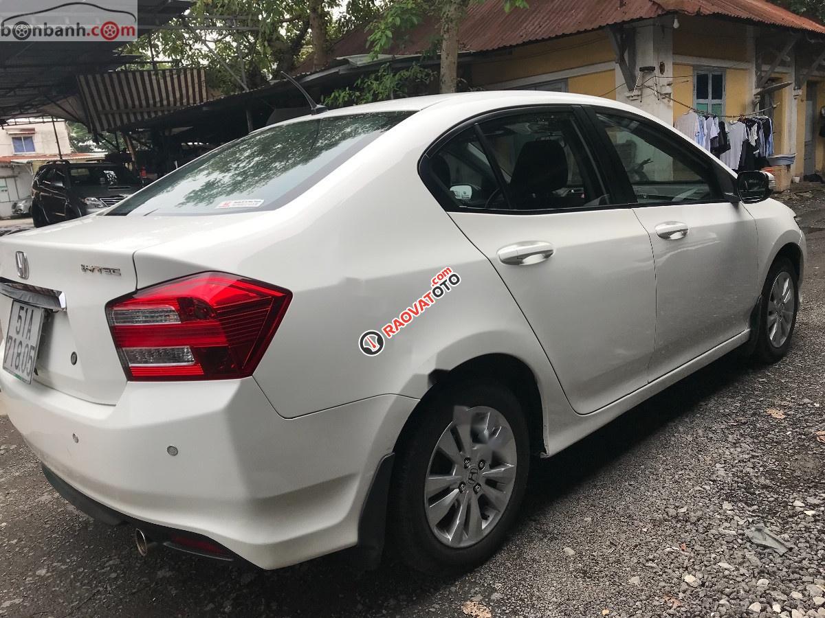 Bán Honda City 1.5 AT 2013, màu trắng chính chủ, giá 385tr-1