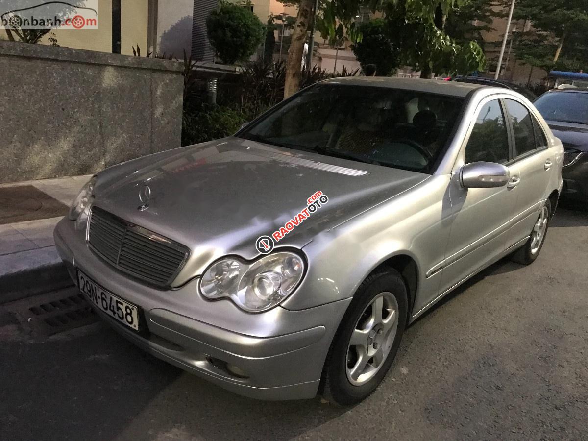 Cần bán Mercedes C200 năm 2002, màu bạc-2