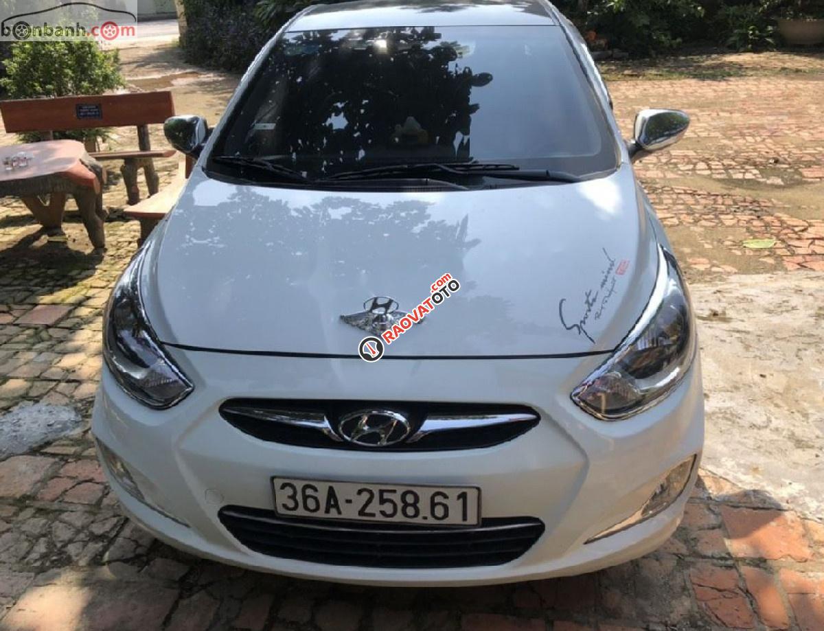 Bán ô tô Hyundai Accent 1.4 AT sản xuất năm 2013, màu trắng, nhập khẩu -4