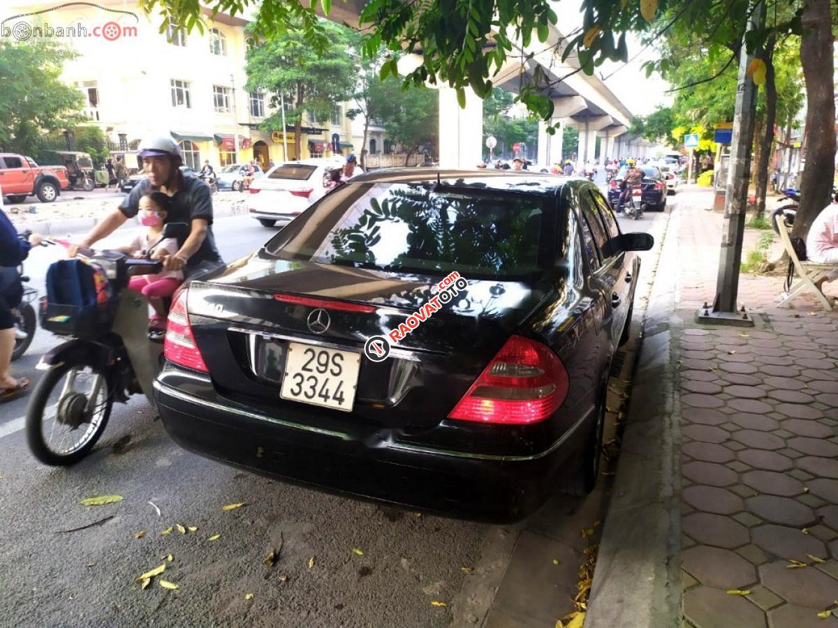 Cần bán lại xe Mercedes năm sản xuất 2002, màu đen số tự động -2