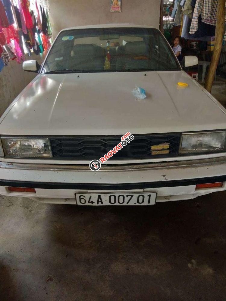 Cần bán lại xe Nissan Bluebird 1986, màu trắng-0