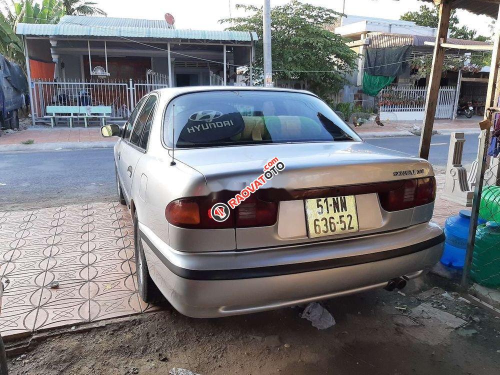 Cần bán Hyundai Sonata 1994, màu bạc, nhập khẩu xe gia đình, giá cạnh tranh-0