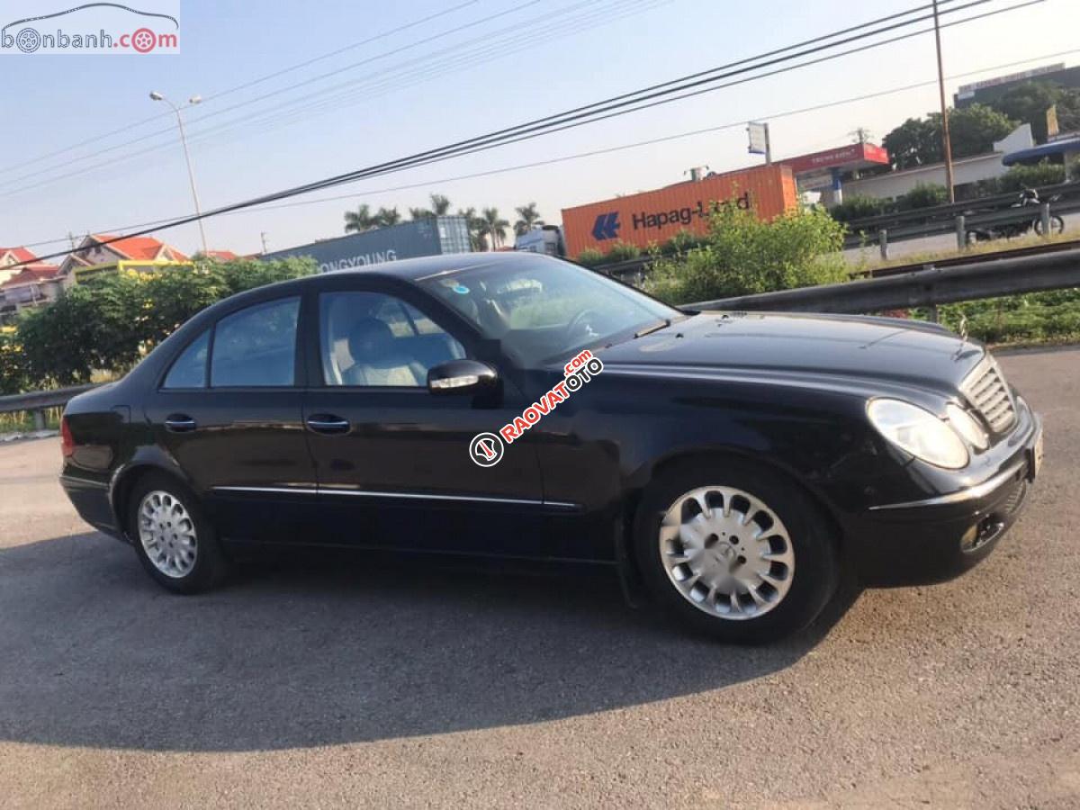 Cần bán lại xe Mercedes E240 năm 2003, màu đen, 205 triệu-9