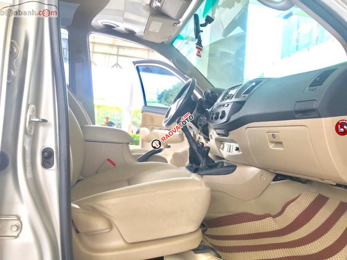 Bán Toyota Hilux 3.0G đời 2013, màu bạc, nhập khẩu số sàn-4