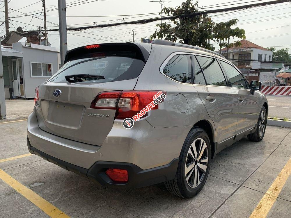 Bán xe Subaru Outback đời 2019, màu bạc, nhập khẩu nguyên chiếc-3