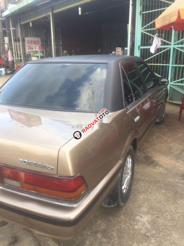 Bán xe Nissan Bluebird đời 1990, màu vàng, nhập khẩu  -1