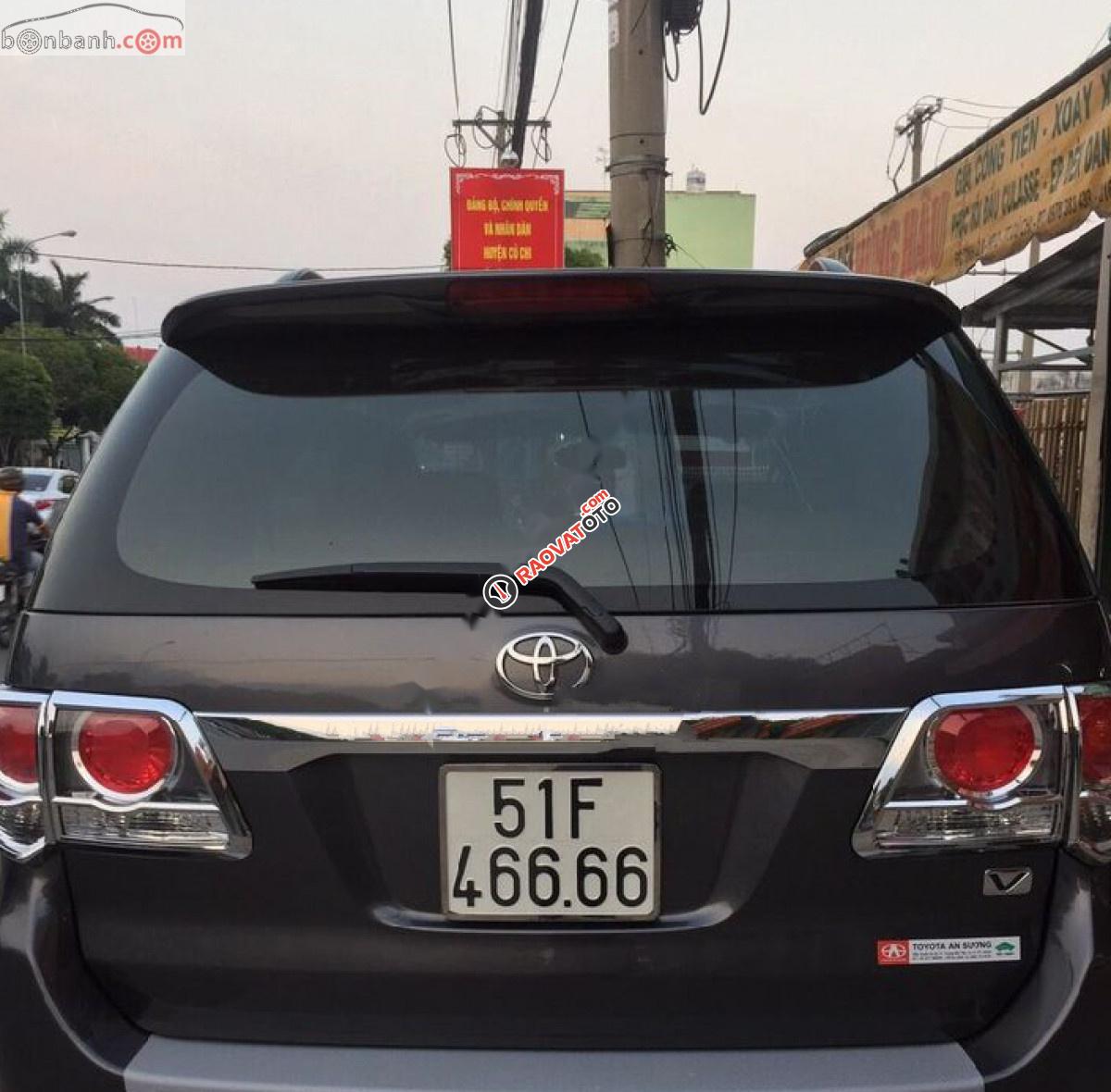 Cần bán gấp Toyota Fortuner 2.7V 4x4 AT đời 2013, màu đen chính chủ-3