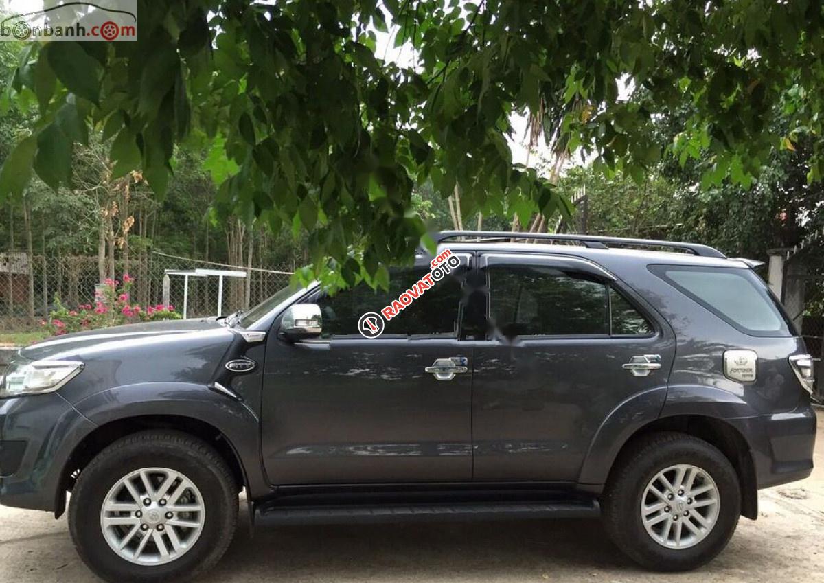 Cần bán gấp Toyota Fortuner 2.7V 4x4 AT đời 2013, màu đen chính chủ-0