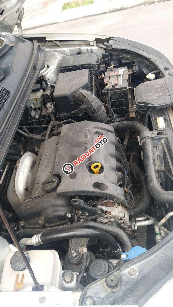 Bán Kia Carens MT 2010, màu bạc xe gia đình-5