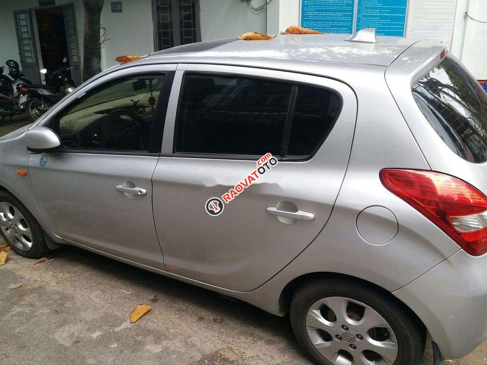 Bán xe Hyundai i20 AT 2011, màu bạc, xe nhập-4