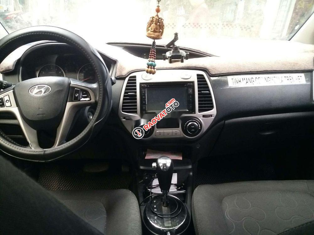 Bán xe Hyundai i20 AT 2011, màu bạc, xe nhập-5