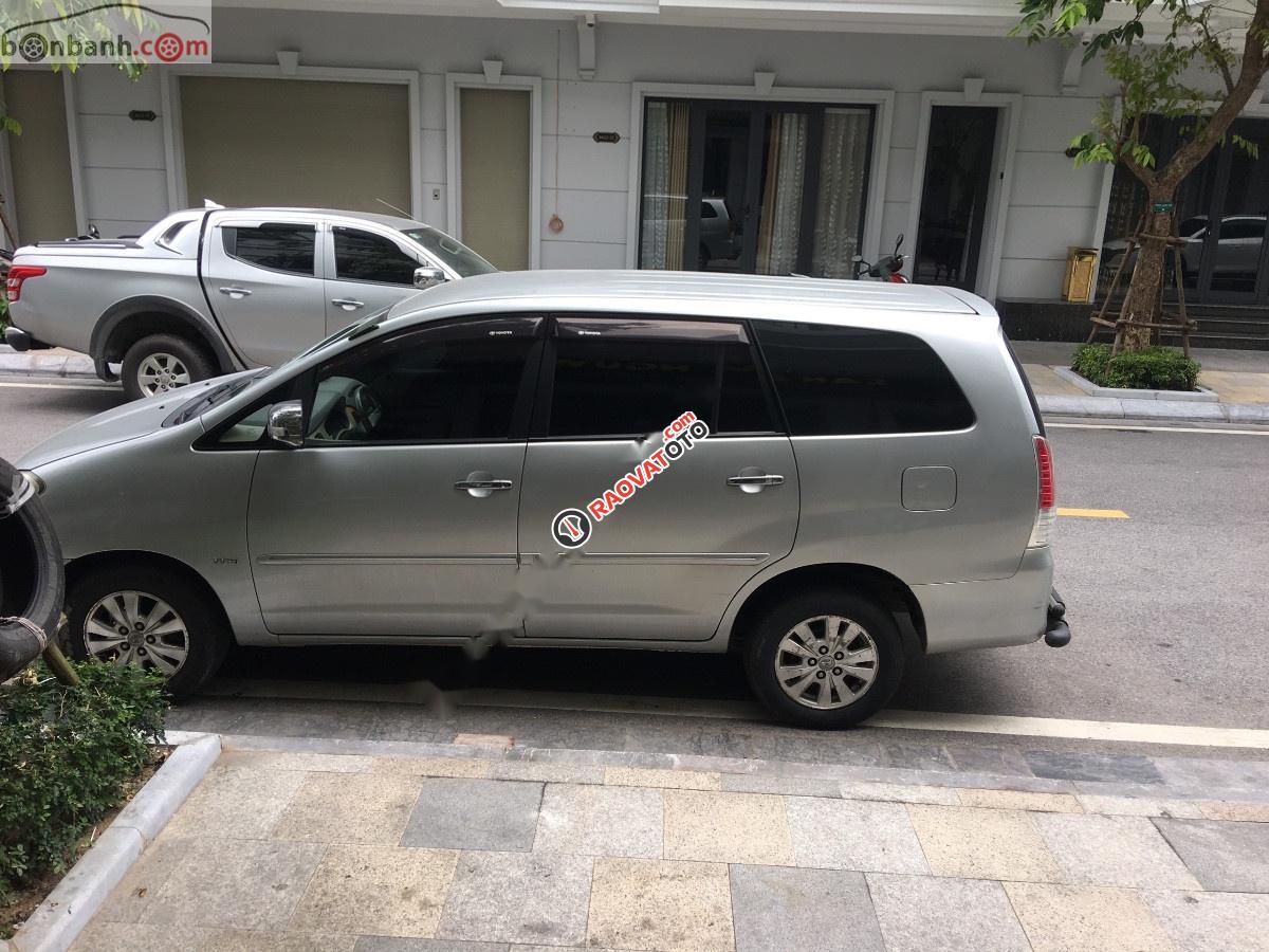 Chính chủ bán ô tô Toyota Innova V năm 2008, màu bạc-0