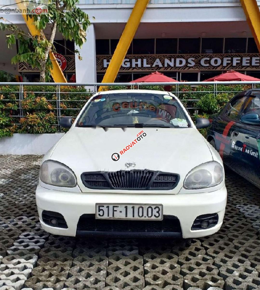 Cần bán gấp Daewoo Lanos SX đời 2002, màu trắng xe gia đình  -1