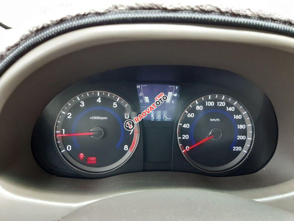 Cần bán xe Hyundai Accent MT sản xuất năm 2011, màu đỏ, nhập khẩu-1
