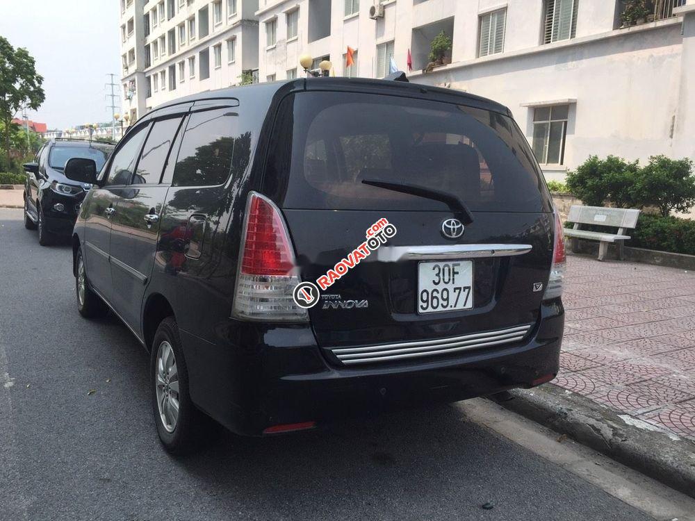 Gia đình bán Toyota Innova V 2009, màu đen, nhập khẩu-2