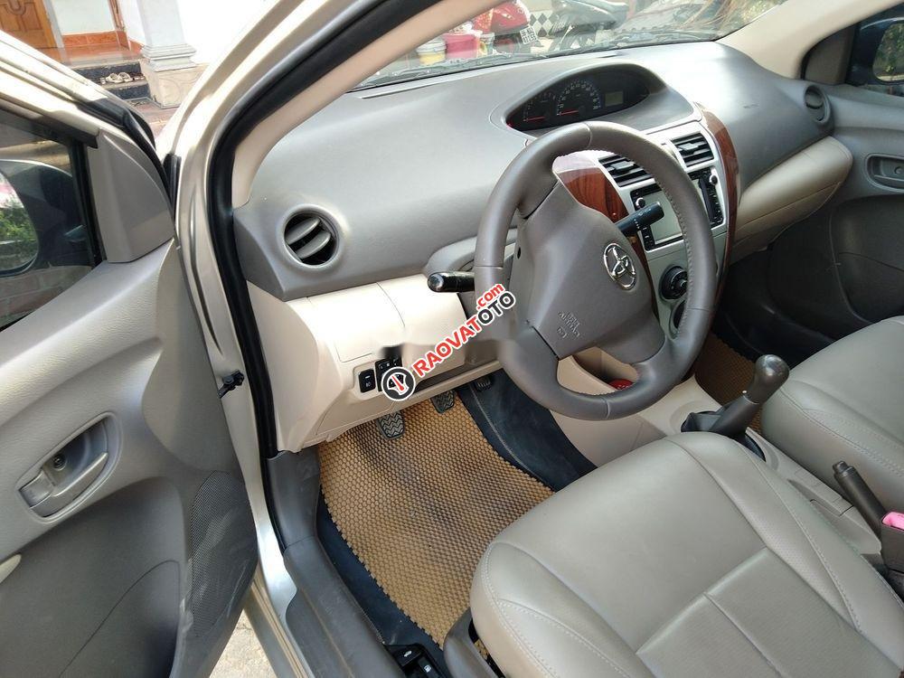 Bán xe Toyota Vios MT sản xuất 2011, màu bạc-4