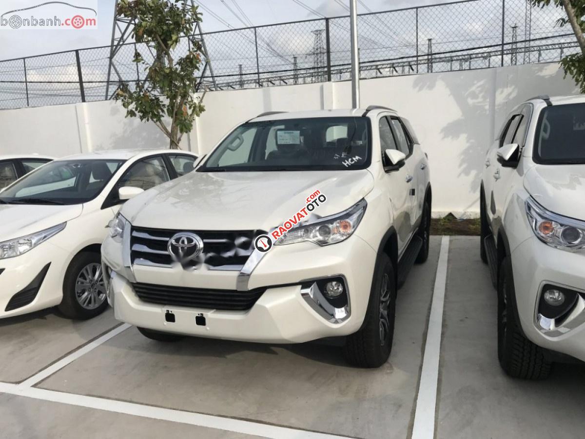 Bán Toyota Fortuner năm sản xuất 2019, màu trắng, nhập khẩu nguyên chiếc-0