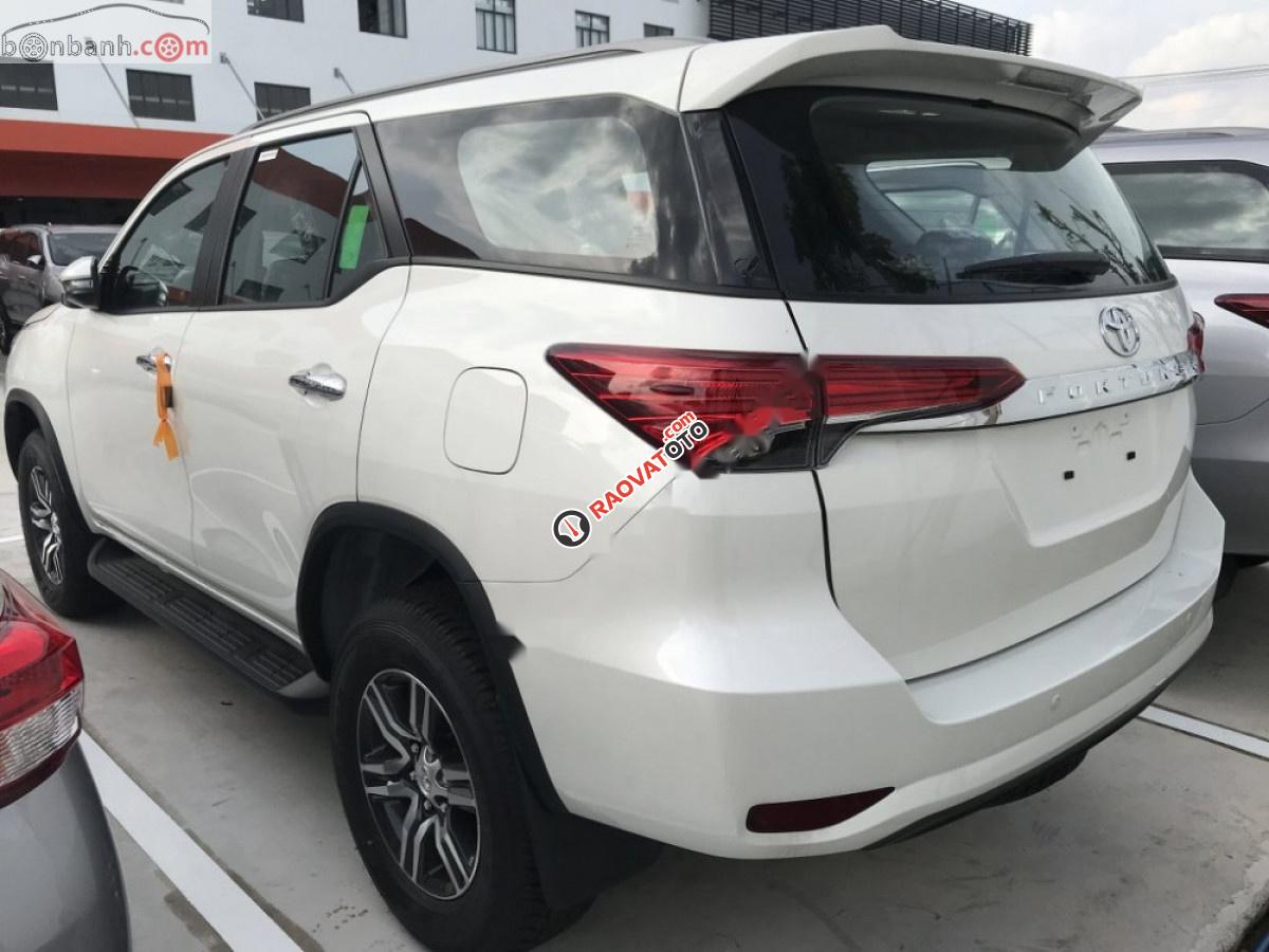 Bán Toyota Fortuner năm sản xuất 2019, màu trắng, nhập khẩu nguyên chiếc-2