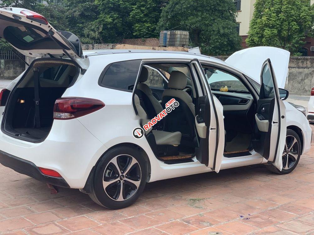 Cần bán xe Kia Rondo MT đời 2017, màu trắng số sàn, giá chỉ 465 triệu-2
