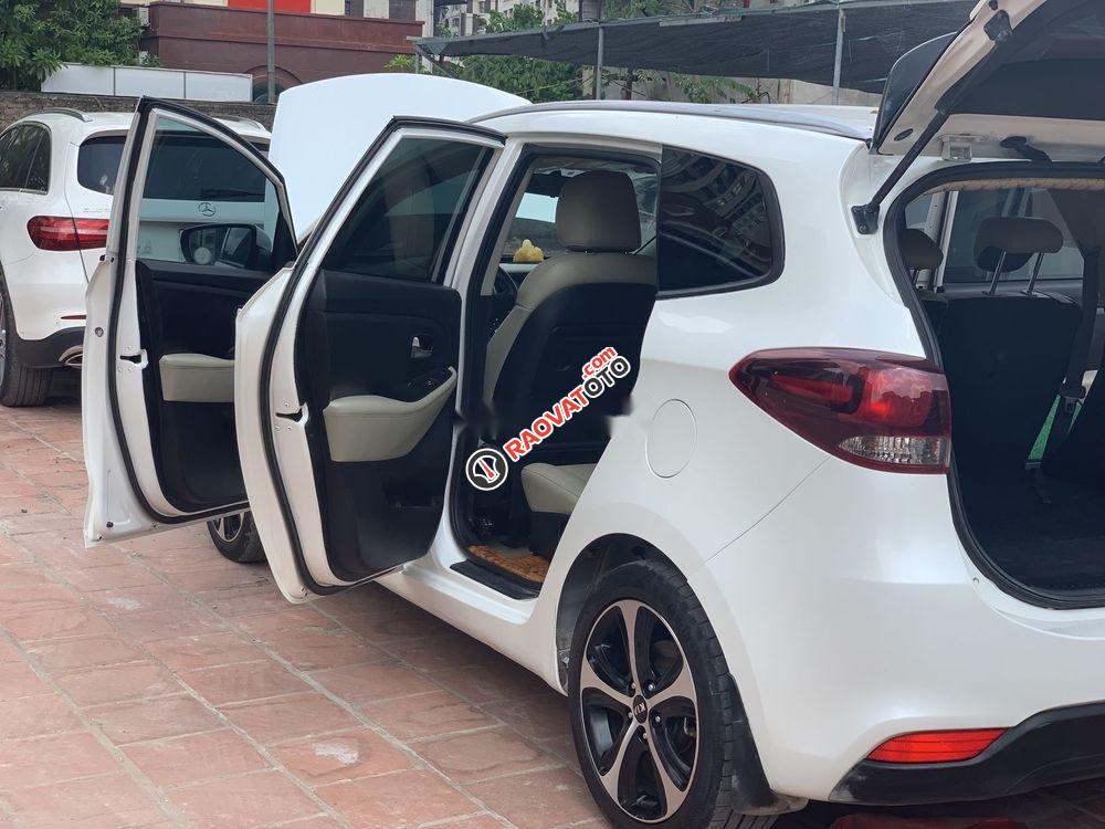 Cần bán xe Kia Rondo MT đời 2017, màu trắng số sàn, giá chỉ 465 triệu-1