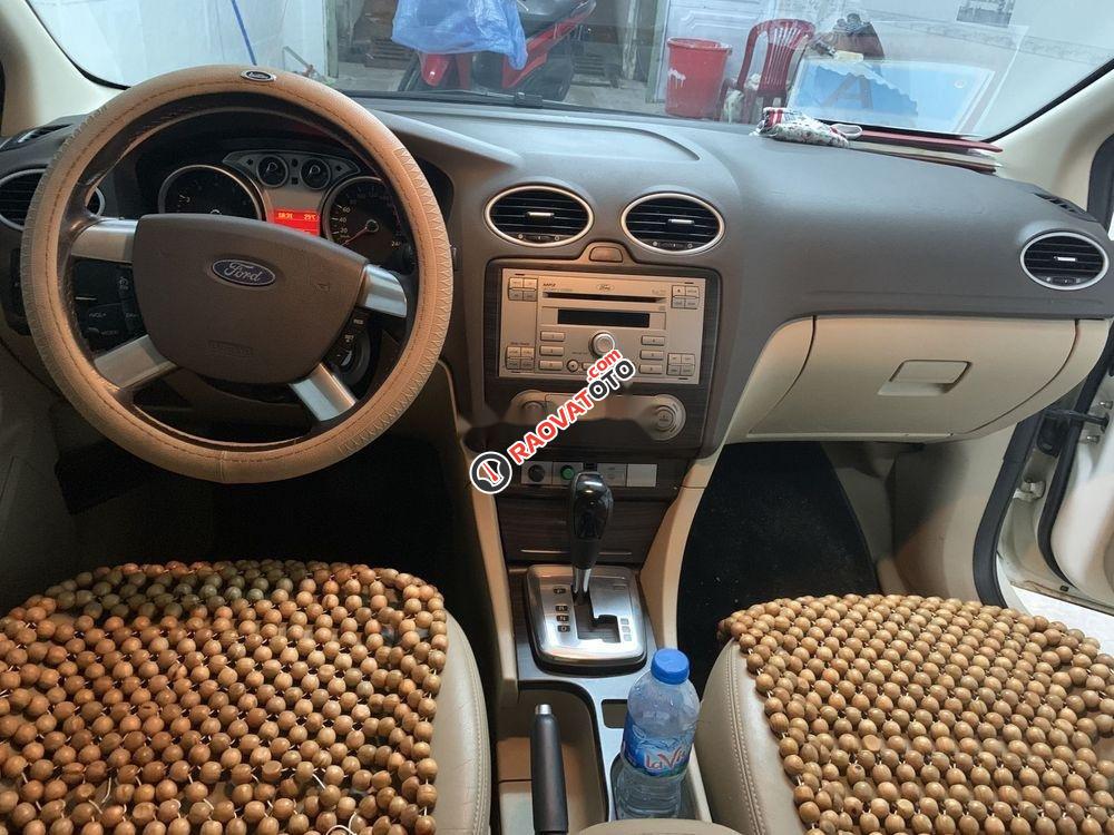 Bán xe Ford Focus AT 2011, màu trắng, nhập khẩu nguyên chiếc xe gia đình -1
